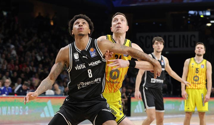 Demarcus Demonia, Justin Bean Zweikampf Spielszene Aktion Basketball BBL Bundesliga Herren 17. Spieltag Saison 2025 2026 25.01.2026 ALBA Berlin vs BMA365 Bamberg Baskets