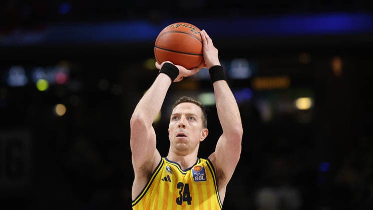 Justin Bean am Ball bei Freiwurf Aktion Oberkörper Basketball BBL Bundesliga Herren 17. Spieltag Saison 2025 2026 25.01.2026 ALBA Berlin vs BMA365 Bamberg Baskets