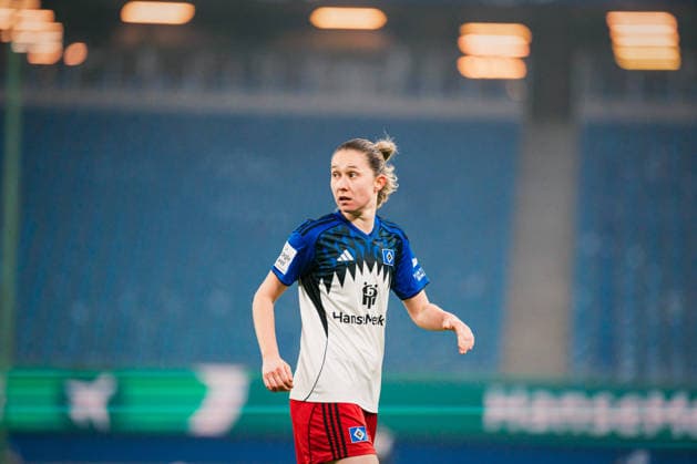 Google Pixel Frauen-Bundesliga: Hamburger SV vs. SGS Essen, 25.01.2026 Mária Mikolajová (Hamburger SV, 27); Fußball, Google Pixel Frauen-Bundesliga, 15. Spieltag: Hamburger SV vs. SGS Essen am 25.01.2026 im Volksparkstadion, Hamburg DFB REGULATIONS PROHIBIT ANY USE OF PHOTOGRAPHS AS IMAGE SEQUENCES AND OR QUASI-VIDEO. Copyright: xBEAUTIFULxSPORTS Tonhäuserx