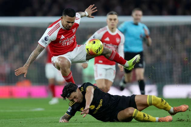 Arsenal v Manchester United, ManU - Premier League Lisandro Martinez of Manchester United and Gabriel Jesus of Arsenal challenge during the Premier League match between Arsenal and Manchester United at Emirates Stadium on January 25, 2026 in London, England. WARNING! This Photograph May Only Be Used For Newspaper And Or Magazine Editorial Purposes. May Not Be Used For Publications Involving 1 player, 1 Club Or 1 Competition Without Written Authorisation From Football DataCo Ltd. For Any Queries, Please Contact Football DataCo Ltd on +44 (0) 207 864 9121 London Emirates Stadium England United Kingdom Copyright: xAllstarxPicturexLibraryxLtdx