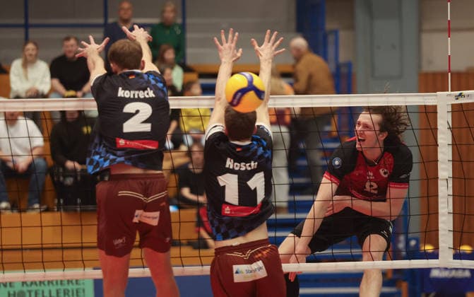 Ludwigsburg , 1. Bundesliga Volleyball Barock Volleys MTV Ludwigsburg vs. WWK Volleys Herrsching , rechts: Ben-Simon Bonin ( Barockvolleys )