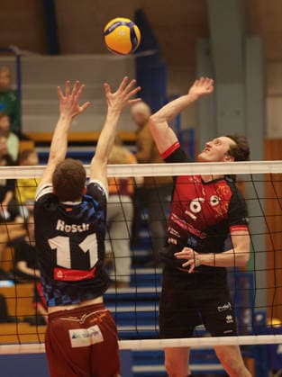 Ludwigsburg , 1. Bundesliga Volleyball Barock Volleys MTV Ludwigsburg vs. WWK Volleys Herrsching , rechts: Ben-Simon Bonin ( Barockvolleys )