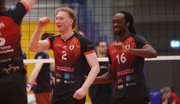 Ludwigsburg , 1. Bundesliga Volleyball Barock Volleys MTV Ludwigsburg vs. WWK Volleys Herrsching , von links: Philipp Herrmann Nyherowo Omene ( Barockvolleys )