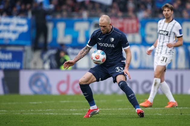 Philipp Hofmann (VfL Bochum) mit Ball, SV Elversberg vs VFL Bochum, Fussball, 2. Bundesliga, 19. Spieltag, Saison 2025 2026, 25.01.2026 DFB regulations prohibit any use of photographs as image sequences and or quasi-video. SV Elversberg vs VFL Bochum, Fussball, 2. Bundesliga, 19. Spieltag, Saison 2025 2026, 25.01.2026
