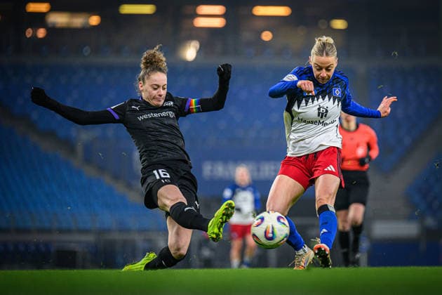 Fußball I Frauen I Saison 2025-2026 I Bundesliga I 15. Spieltag I Hamburger SV - SGS Essen I 25.01.2026 Jacqueline Meißner (16, SGS Essen), Sophie Hillebrand (22, Hamburger SV) Hamburg Volksparkstadion Hamburg Deutschland Copyright: xLobecax xHenningxRohlfsx