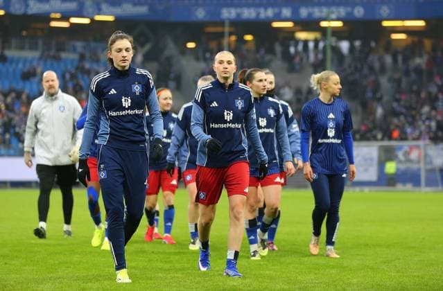 25.01.2026, xcex, GER, Hamburg, Volksparkstadion, Frauenfussball, 1. Bundesliga, DIE LIGA, Google Pixel Frauen-Bundesliga, Saison 2025 2026, Spieltag 15, HSV, SGS, Hamburger SV Frauen - SGS Essen, Lotta Wrede (HSV), Paulina Bartz (HSV) DFL regulations prohibit any use of photographs as image sequences and or quasi-video