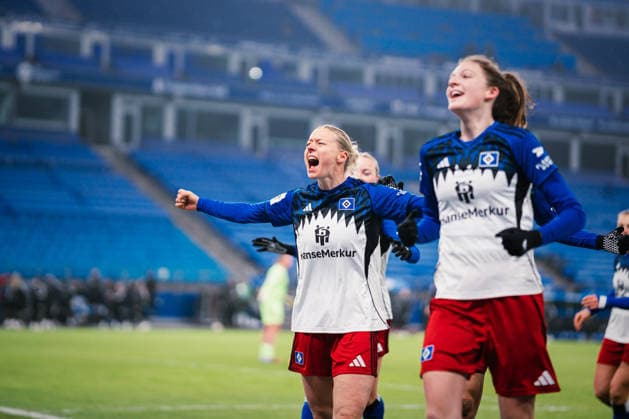 Google Pixel Frauen-Bundesliga: Hamburger SV vs. SGS Essen, 25.01.2026 JUBEL, TOR zum 2:1 durch Sophie Hillebrand (Hamburger SV, 22); Fußball, Google Pixel Frauen-Bundesliga, 15. Spieltag: Hamburger SV vs. SGS Essen am 25.01.2026 im Volksparkstadion, Hamburg DFB REGULATIONS PROHIBIT ANY USE OF PHOTOGRAPHS AS IMAGE SEQUENCES AND OR QUASI-VIDEO. Copyright: xBEAUTIFULxSPORTS Tonhäuserx