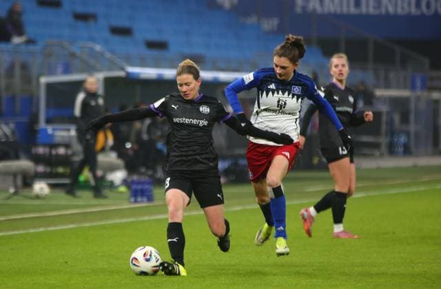 25.01.2026, xcex, GER, Hamburg, Volksparkstadion, Frauenfussball, 1. Bundesliga, DIE LIGA, Google Pixel Frauen-Bundesliga, Saison 2025 2026, Spieltag 15, HSV, SGS, Hamburger SV Frauen - SGS Essen, Lena Ostermeier (SGS) gegen Lotta Wrede (HSV) DFL regulations prohibit any use of photographs as image sequences and or quasi-video