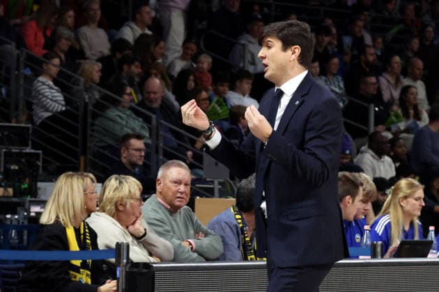 DEU, easyCredit BBL, ALBA vs. BMA365 Bamberg Baskets, 25.01.2026, Max-Schmeling-Halle, Berlin, DEU, easyCredit BBL, ALBA vs. BMA365 Bamberg Baskets, im Bild CHEFTRAINER Pedro Calles (ALBA Berlin)