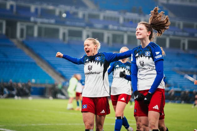 Google Pixel Frauen-Bundesliga: Hamburger SV vs. SGS Essen, 25.01.2026 JUBEL, TOR zum 2:1 durch Sophie Hillebrand (Hamburger SV, 22); Fußball, Google Pixel Frauen-Bundesliga, 15. Spieltag: Hamburger SV vs. SGS Essen am 25.01.2026 im Volksparkstadion, Hamburg DFB REGULATIONS PROHIBIT ANY USE OF PHOTOGRAPHS AS IMAGE SEQUENCES AND OR QUASI-VIDEO. Copyright: xBEAUTIFULxSPORTS Tonhäuserx