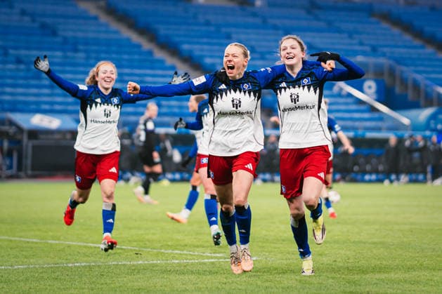 Google Pixel Frauen-Bundesliga: Hamburger SV vs. SGS Essen, 25.01.2026 JUBEL, TOR zum 2:1 durch Sophie Hillebrand (Hamburger SV, 22); Fußball, Google Pixel Frauen-Bundesliga, 15. Spieltag: Hamburger SV vs. SGS Essen am 25.01.2026 im Volksparkstadion, Hamburg DFB REGULATIONS PROHIBIT ANY USE OF PHOTOGRAPHS AS IMAGE SEQUENCES AND OR QUASI-VIDEO. Copyright: xBEAUTIFULxSPORTS Tonhäuserx