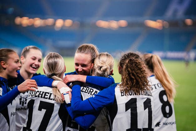 Google Pixel Frauen-Bundesliga: Hamburger SV vs. SGS Essen, 25.01.2026 JUBEL, TOR zum 2:1 durch Sophie Hillebrand (Hamburger SV, 22); Fußball, Google Pixel Frauen-Bundesliga, 15. Spieltag: Hamburger SV vs. SGS Essen am 25.01.2026 im Volksparkstadion, Hamburg DFB REGULATIONS PROHIBIT ANY USE OF PHOTOGRAPHS AS IMAGE SEQUENCES AND OR QUASI-VIDEO. Copyright: xBEAUTIFULxSPORTS Tonhäuserx