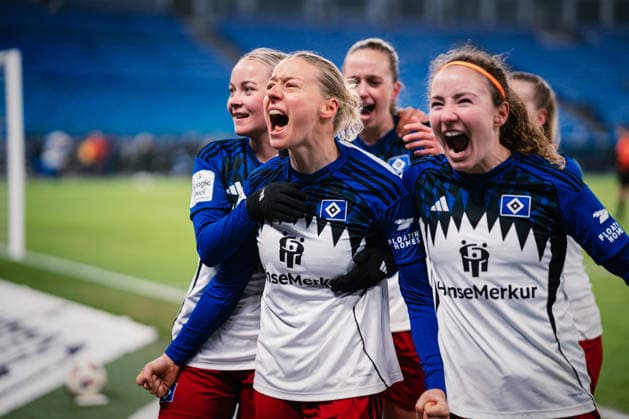 Google Pixel Frauen-Bundesliga: Hamburger SV vs. SGS Essen, 25.01.2026 JUBEL, TOR zum 2:1 durch Sophie Hillebrand (Hamburger SV, 22); Fußball, Google Pixel Frauen-Bundesliga, 15. Spieltag: Hamburger SV vs. SGS Essen am 25.01.2026 im Volksparkstadion, Hamburg DFB REGULATIONS PROHIBIT ANY USE OF PHOTOGRAPHS AS IMAGE SEQUENCES AND OR QUASI-VIDEO. Copyright: xBEAUTIFULxSPORTS Tonhäuserx