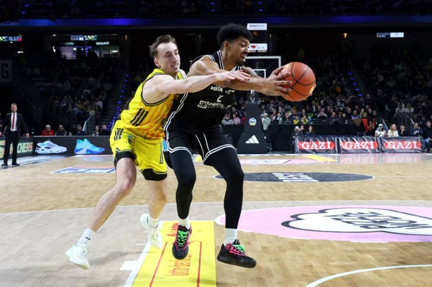 DEU, easyCredit BBL, ALBA vs. BMA365 Bamberg Baskets, 25.01.2026, Max-Schmeling-Halle, Berlin, DEU, easyCredit BBL, ALBA vs. BMA365 Bamberg Baskets, im Bild Moses Wood (ALBA Berlin 11), Ibrahim Watson-Boye (Bamberg 2)