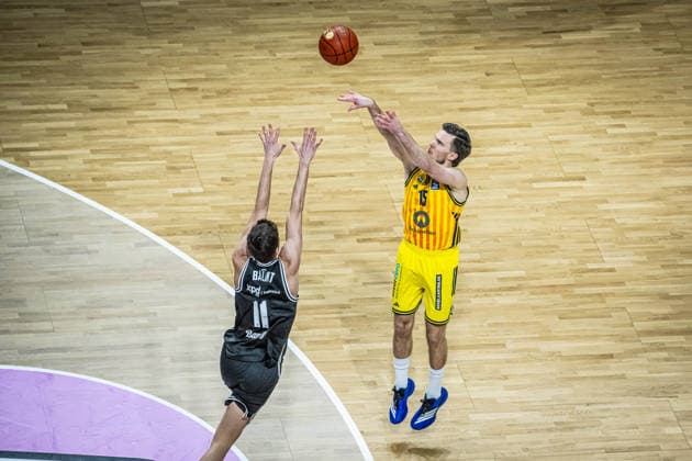 Basketball Berlin 25.01.2026 Saison 2025 2026 EasyCredit BBL 1. Bundesliga Männer, Herren Alba Berlin - BMA365 Bamberg Baskets Martin Hermannsson (Alba Berlin, No.15) Richard Balint (Bamberg, No.11)