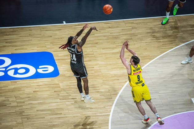 Basketball Berlin 25.01.2026 Saison 2025 2026 EasyCredit BBL 1. Bundesliga Männer, Herren Alba Berlin - BMA365 Bamberg Baskets Cobe Williams (Bamberg, No.24) Jonas Mattisseck (Alba Berlin, No.09)