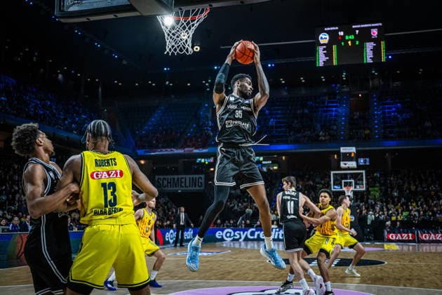 Basketball Berlin 25.01.2026 Saison 2025 2026 EasyCredit BBL 1. Bundesliga Männer, Herren Alba Berlin - BMA365 Bamberg Baskets Ejiofor Onu (Bamberg, No.35)