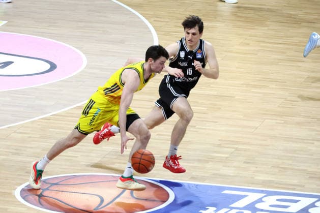 DEU, easyCredit BBL, ALBA vs. BMA365 Bamberg Baskets, 25.01.2026, Max-Schmeling-Halle, Berlin, DEU, easyCredit BBL, ALBA vs. BMA365 Bamberg Baskets, im Bild JONAS MATTISSECK (ALBA Berlin 9), Adrian Petkovic (Bamberg 15)