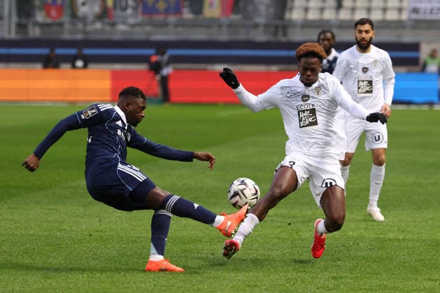 FBL-FRA La LIGUE1 Paris FC - Angers SCO Hamari Traore (Paris FC), Jacques Ekomie (Angers SCO) Battles for the Ball during the French L1 football match between Paris FC an Angers SCO at Stade Jean Bouin on January 25, 2026 in Paris France Copyright: JoaquimxFerreira