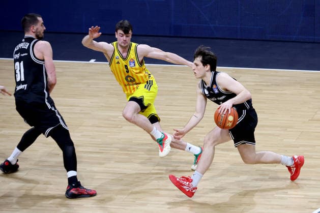 DEU, easyCredit BBL, ALBA vs. BMA365 Bamberg Baskets, 25.01.2026, Max-Schmeling-Halle, Berlin, DEU, easyCredit BBL, ALBA vs. BMA365 Bamberg Baskets, im Bild JONAS MATTISSECK (ALBA Berlin 9), Daniel Keppeler (Bamberg 31), Adrian Petkovic (Bamberg 15)