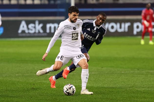 FBL-FRA La LIGUE1 Paris FC - Angers SCO Louis Mouton (Angers SCO), Moustapha Mbow (Paris FC) during the French L1 football match between Paris FC an Angers SCO at Stade Jean Bouin on January 25, 2026 in Paris France Copyright: JoaquimxFerreira
