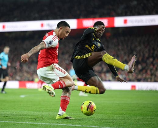 Premier League football, Arsenal v Manchester United, ManU Premier League football, The Emirates Stadium, London, UK. 25.01.2026 Arsenal v Manchester United. Pic shows Kobbie Mainoo and Jesus. Photographs by Marc Aspland for The Times & Sunday Times  Copyright: xMarcxAsplandxforxThexTimesx&xSundayxTimesx NINTCHDBPICT001054113318