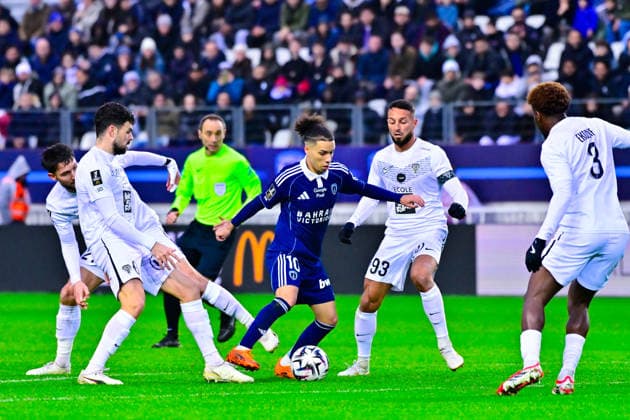 FOOTBALL : Paris FC vs Angers - Ligue 1 - 25 01 2026 Ilan KEBBAL ( 10 - PFC ) , Haris Belkebla ( ( 93 - Angers ) and Louis Mouton ( 6 - Angers ) during the Ligue 1 match between Paris FC and Angers SCO at Stade Jean Bouin on January 25, 2026 in Paris, France. ( Photo by Federico Pestellini PsnewZ ) - ParisFrance  Copyright: xFedericoxPestellinix