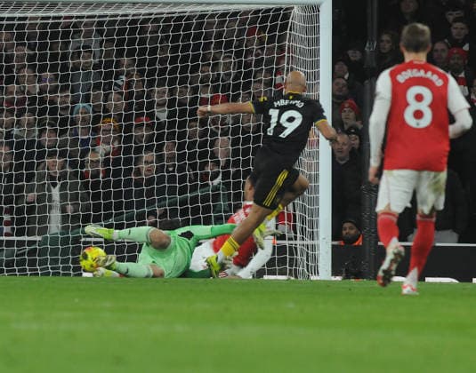 Football - 2025 2026 Premier League - Arsenal vs Manchester United, ManU - Emirates Stadium - Sunday 25th January Bryan Mbeumo of Manchester United scores the equalising goal past David Raya 