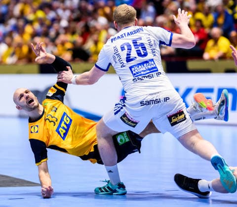 260125 Lukas Sandell of Sweden and Haukur Thrastarson of Iceland during the EHF European Handball Championship main round match between Iceland and Sweden on January 25, 2026 in Malmö. Photo: Petter Arvidson BILDBYRAN kod PA PA1138 handball handboll handball handbolls-em 2026 island iceland sverige sweden ehf european handball championship bbeng Copyright: PETTERxARVIDSON BB260125PA067
