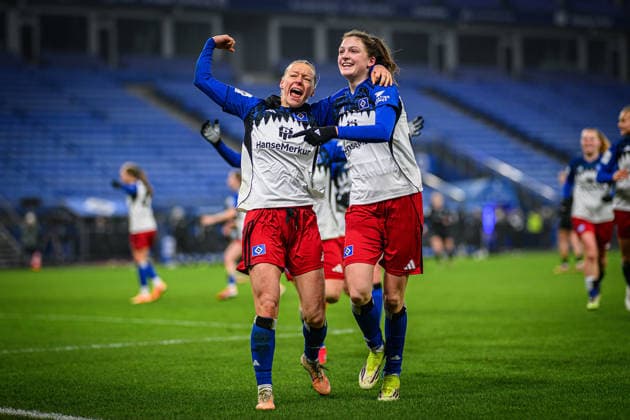 Fußball I Frauen I Saison 2025-2026 I Bundesliga I 15. Spieltag I Hamburger SV - SGS Essen I 25.01.2026 Sophie Hillebrand (22, Hamburger SV), Lotta Wrede (32, Hamburger SV) Hamburg Volksparkstadion Hamburg Deutschland Copyright: xLobecax xHenningxRohlfsx