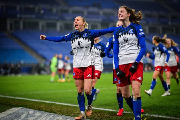 Fußball I Frauen I Saison 2025-2026 I Bundesliga I 15. Spieltag I Hamburger SV - SGS Essen I 25.01.2026 Sophie Hillebrand (22, Hamburger SV), Lotta Wrede (32, Hamburger SV) Hamburg Volksparkstadion Hamburg Deutschland Copyright: xLobecax xHenningxRohlfsx