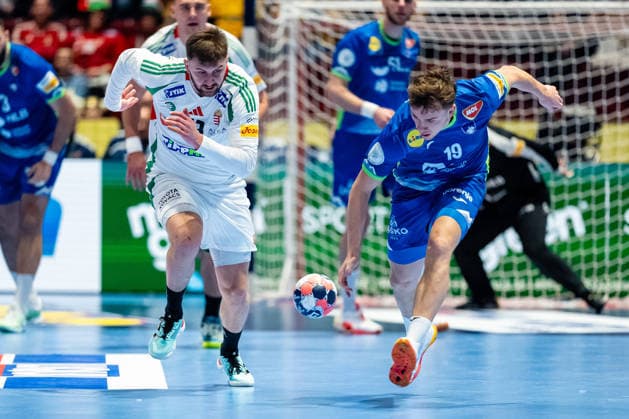 Slovenia v Hungary, EHF EURO 2026, Malmo, Sweden Malmo, Sweden. 25th of January, 2026. Stas Slatinek Jovicic (19) of Slovenia and Zoran Ilci (43) of Hungary seen during the mens EHF Euro 2026 match between Slovenia and Hungary at Malmo Arena in Malmo. Sweden, Malmo, Malmö Arena  Copyright: xGonzalesxPhoto TobiasxJorgensenx