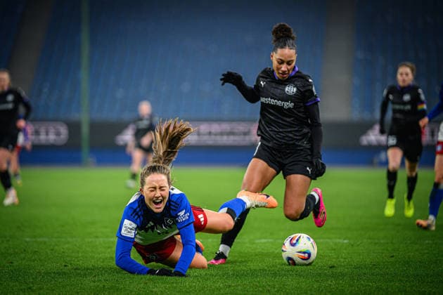 Fußball I Frauen I Saison 2025-2026 I Bundesliga I 15. Spieltag I Hamburger SV - SGS Essen I 25.01.2026 Camilla Lindberg (47, Hamburger SV), Vanessa Fürst (8, SGS Essen) Hamburg Volksparkstadion Hamburg Deutschland Copyright: xLobecax xHenningxRohlfsx