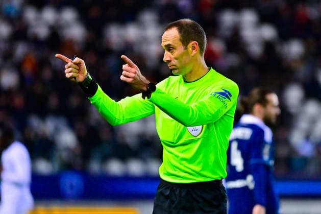 FOOTBALL : Paris FC vs Angers - Ligue 1 - 25 01 2026 Thomas Leonard ( referee ) during the Ligue 1 match between Paris FC and Angers SCO at Stade Jean Bouin on January 25, 2026 in Paris, France. ( Photo by Federico Pestellini PsnewZ ) - ParisFrance  Copyright: xFedericoxPestellinix