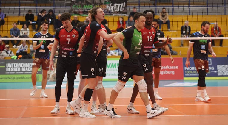Ludwigsburg , 1. Bundesliga Volleyball Barock Volleys MTV Ludwigsburg vs. WWK Volleys Herrsching , vorne von links: Ben-Simon Bonin Jeffrey Klok ( Barockvolleys )