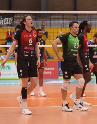 Ludwigsburg , 1. Bundesliga Volleyball Barock Volleys MTV Ludwigsburg vs. WWK Volleys Herrsching , von links: Ben-Simon Bonin Jeffrey Klok ( Barockvolleys )