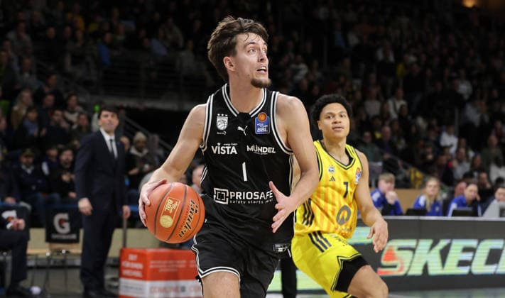 Zachary Ensminger am Ball Aktion Oberkörper Basketball BBL Bundesliga Herren 17. Spieltag Saison 2025 2026 25.01.2026 ALBA Berlin vs BMA365 Bamberg Baskets