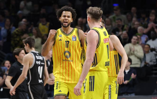 Norris Agbakoko jubelt nach Dreier vin Moses Wood Freude Emotion Jubel Basketball BBL Bundesliga Herren 17. Spieltag Saison 2025 2026 25.01.2026 ALBA Berlin vs BMA365 Bamberg Baskets