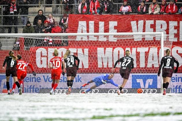 Momoko TANAKINAWA (FC Bayern Muenchen, FCB, 18) (nicht im Bild, not pictured) erzielt das Tor zum 1:0 per Handelfmeter, 25.01.2026, München (Deutschland), Fussball, Google Pixel Frauen-Bundesliga, FC Bayern München - RB Leipzig, DFB DFL REGULATIONS PROHIBIT ANY USE OF PHOTOGRAPHS AS IMAGE SEQUENCES AND OR QUASI-VIDEO.