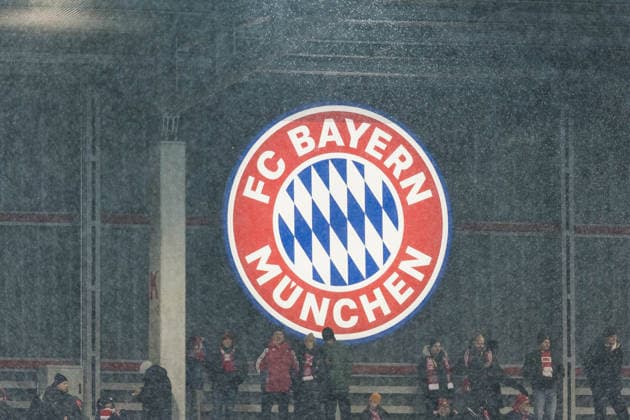 GOOGLE PIXEL Frauen Bundesliga: FC Bayern München - RB Leipzig; 25.01.2026 Das FC Bayern München Logo im Schneetreiben GOOGLE PIXEL Frauen Bundesliga, FC Bayern München - RB Leipzig, München, FC Bayern Campus am 25.01.2026 DFB REGULATIONS PROHIBIT ANY USE OF PHOTOGRAPHS AS IMAGE SEQUENCES AND OR QUASI-VIDEO. Copyright: xBEAUTIFULxSPORTS Wunderlx