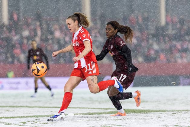 GOOGLE PIXEL Frauen Bundesliga: FC Bayern München - RB Leipzig; 25.01.2026 Zweikampf Georgia Stanway (FC Bayern München, 31), Delice Boboy (RB Leipzig, 17) GOOGLE PIXEL Frauen Bundesliga, FC Bayern München - RB Leipzig, München, FC Bayern Campus am 25.01.2026 DFB REGULATIONS PROHIBIT ANY USE OF PHOTOGRAPHS AS IMAGE SEQUENCES AND OR QUASI-VIDEO. Copyright: xBEAUTIFULxSPORTS Wunderlx