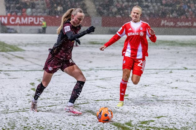 Kampf um den Ball Zweikampf zwischen Nikoline Dudek (RB Leipzig, 24) und Pernille Harder (FC Bayern Muenchen Frauen, 21) GER, FC Bayern Muenchen Frauen vs. RB Leipzig, Fussball, Google Pixel Frauen-Bundesliga, 15. Spieltag, Saison 2025 2026, 25.01.2026. (DFL DFB REGULATIONS PROHIBIT ANY USE OF PHOTOGRAPHS as IMAGE SEQUENCES and or QUASI-VIDEO). GER, FC Bayern Muenchen Frauen vs. RB Leipzig, Fussball, Google Pixel Frauen-Bundesliga, 15. Spieltag, Saison 2025 2026, 25.01.2026. Muenchen Copyright: xEibner-Pressefoto HeikexFeinerx EP_HFR