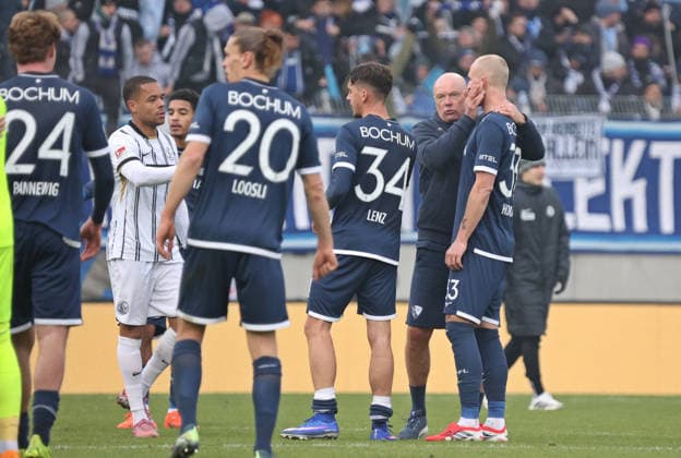 25.01.2026, Fussball, Herren, 2. Bundesliga, Saison 2025 2026, SV 07 Elversberg - VfL Bochum 1848, Trainer Uwe Rösler (VfL Bochum 1848) und Philipp Hofmann (VfL Bochum 1848) nach dem Spiel Elversberg Ursapharm-Arena an der Kaiserlinde Saarland Deutschland (DEU)