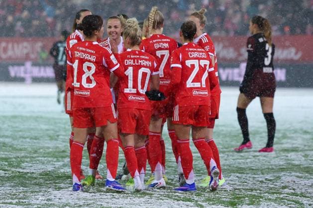 Jubel des FC Bayern nach dem 1:0 durch Momoko Tanikawa 18 (FC Bayern Muenchen Frauen), FC Bayern Muenchen Frauen vs. RB Leipzig Frauen, Fussball, Frauen, Google Pixel Bundesliga, Saison 2025 2026, 15. Spieltag, 25.01.2026 DFB regulations prohibit any use of photographs as image sequences and or quasi-video Muenchen Bayern Deutschland