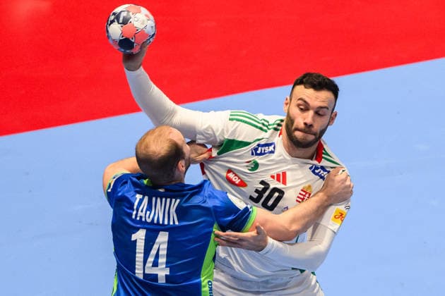 260125 Domen Tajnik of Slovenia and Zoltan Szita of Hungary during the EHF European Handball Championship main round match between Slovenia and Hungary on January 25, 2026 in Malmö. Photo: Petter Arvidson BILDBYRAN kod PA PA1137 handball handboll handball handbolls-em 2026 slovenien slovenia hungary ungern ehf european handball championship bbeng Copyright: PETTERxARVIDSON BB260125PA121