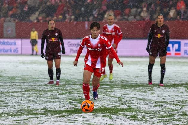 Momoko Tanikawa 18 (FC Bayern Muenchen Frauen) verwandelt den Strafstoss zum 1:0, FC Bayern Muenchen Frauen vs. RB Leipzig Frauen, Fussball, Frauen, Google Pixel Bundesliga, Saison 2025 2026, 15. Spieltag, 25.01.2026 DFB regulations prohibit any use of photographs as image sequences and or quasi-video Muenchen Bayern Deutschland