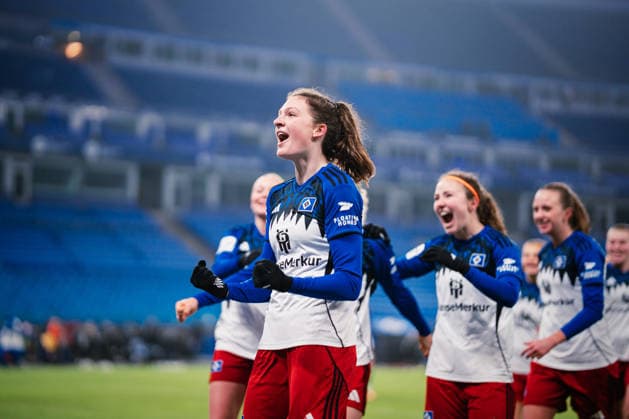 Google Pixel Frauen-Bundesliga: Hamburger SV vs. SGS Essen, 25.01.2026 Lotta Wrede (Hamburger SV, 32) jubelt nach dem 2:1 Siegtreffer; Fußball, Google Pixel Frauen-Bundesliga, 15. Spieltag: Hamburger SV vs. SGS Essen am 25.01.2026 im Volksparkstadion, Hamburg DFB REGULATIONS PROHIBIT ANY USE OF PHOTOGRAPHS AS IMAGE SEQUENCES AND OR QUASI-VIDEO. Copyright: xBEAUTIFULxSPORTS Tonhäuserx