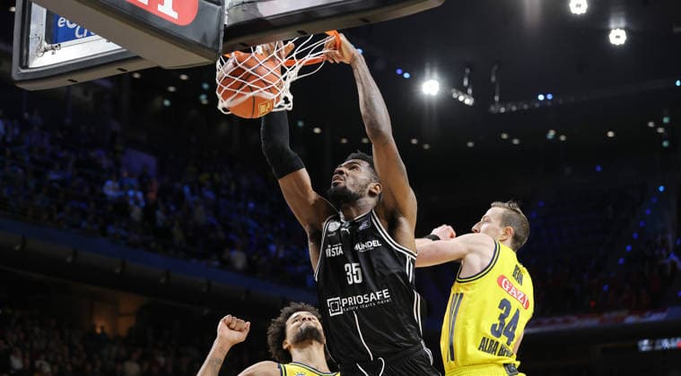 Norris Agbakoko, Ejiofor Onu am Ball, Justin Bean Zweikampf Spielszene Aktion Basketball BBL Bundesliga Herren 17. Spieltag Saison 2025 2026 25.01.2026 ALBA Berlin vs BMA365 Bamberg Baskets