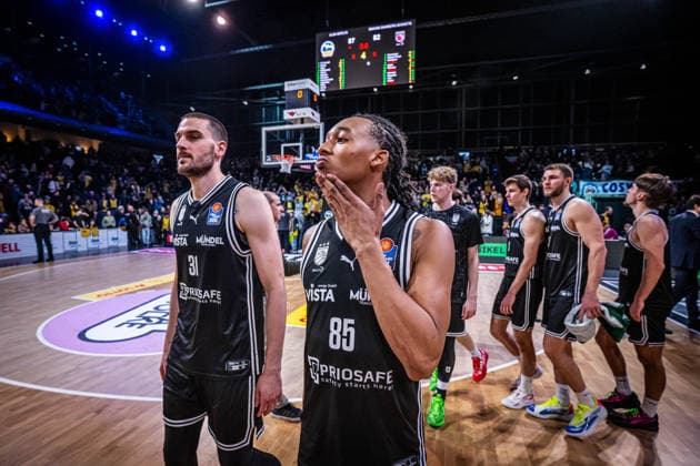 Basketball Berlin 25.01.2026 Saison 2025 2026 EasyCredit BBL 1. Bundesliga Männer, Herren Alba Berlin - BMA365 Bamberg Baskets niedergeschlagene Bamberger