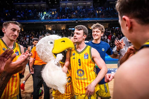 Basketball Berlin 25.01.2026 Saison 2025 2026 EasyCredit BBL 1. Bundesliga Männer, Herren Alba Berlin - BMA365 Bamberg Baskets jubel Alba Jonas Mattisseck (Alba Berlin, No.09) und andere